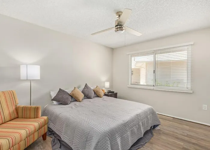 Holiday home Eclectic Hideaway I 3br, Ensuites, Fenced, Sunsets *