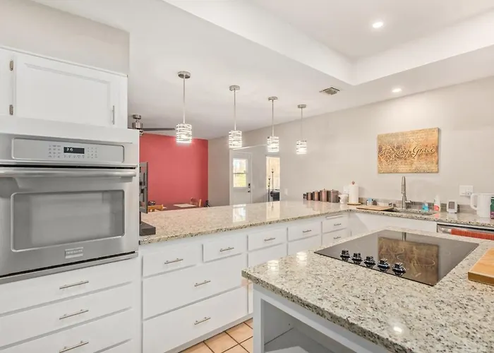 Eclectic Hideaway I 3br, Ensuites, Fenced, Sunsets