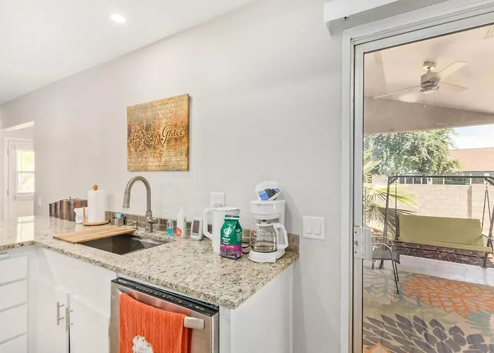 Eclectic Hideaway I 3br, Ensuites, Fenced, Sunsets Holiday home Sun City West