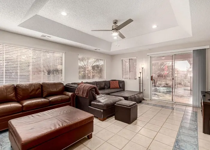 Eclectic Hideaway I 3br, Ensuites, Fenced, Sunsets Holiday home