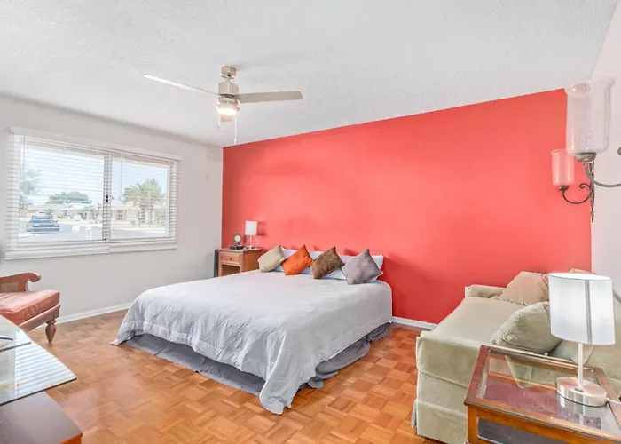 Eclectic Hideaway I 3br, Ensuites, Fenced, Sunsets Holiday home *