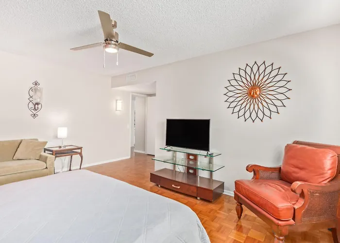 Eclectic Hideaway I 3br, Ensuites, Fenced, Sunsets Holiday home *