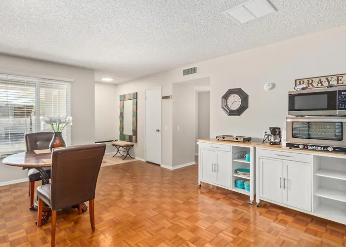 Eclectic Hideaway I 3br, Ensuites, Fenced, Sunsets Holiday home Sun City West