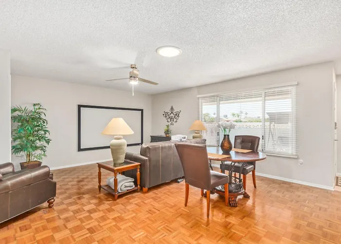 Eclectic Hideaway I 3br, Ensuites, Fenced, Sunsets