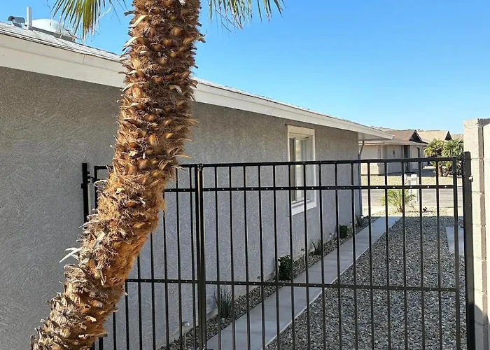 Eclectic Hideaway I 3br, Ensuites, Fenced, Sunsets Holiday home *