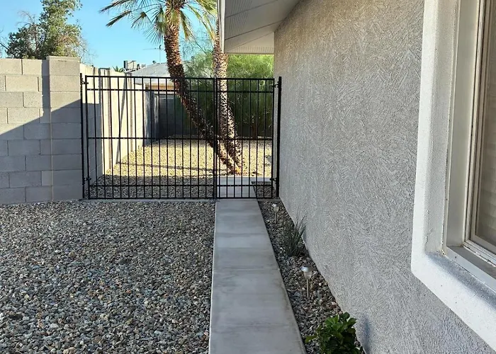 Holiday home Eclectic Hideaway I 3br, Ensuites, Fenced, Sunsets Sun City West
